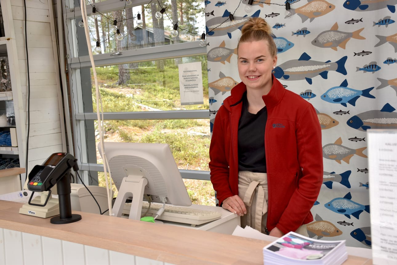 Kesätöissä Pentik-mäellä oleva Sini Karjalainen aloittaa stipendiaattina opinnot Vermontin yliopistossa Yhdysvalloissa.
