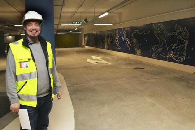 Mika Mäntykoskella on ollut syytä hymyyn, koska Seiparkin parkkihallissa on riittänyt väkeä. Kuva Virpi Kupiainen-Ämmälä