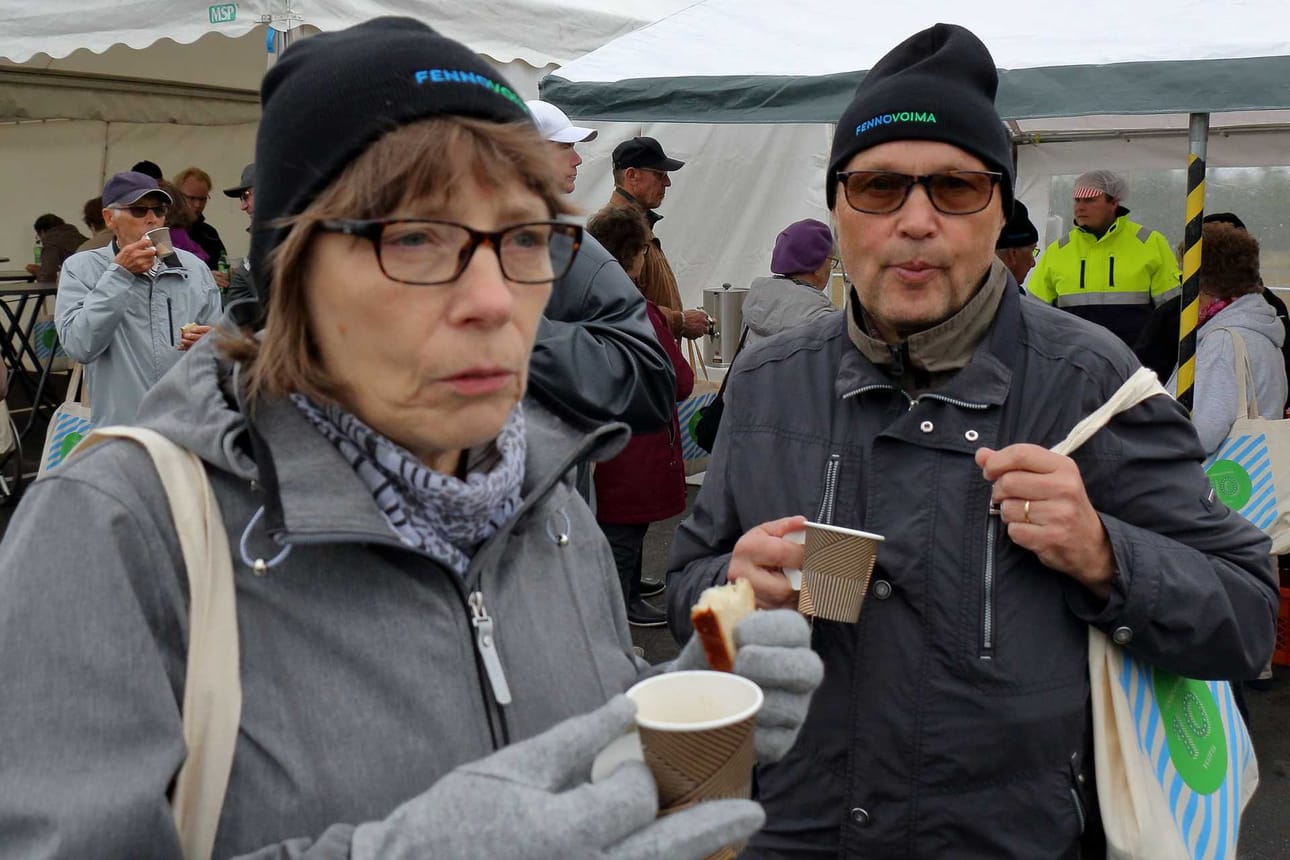 Raahelaiset Liisa ja Matti Matikainen uskovat avoimuuden muokkaavan myös ydinvoima-mielipideilmastoa.