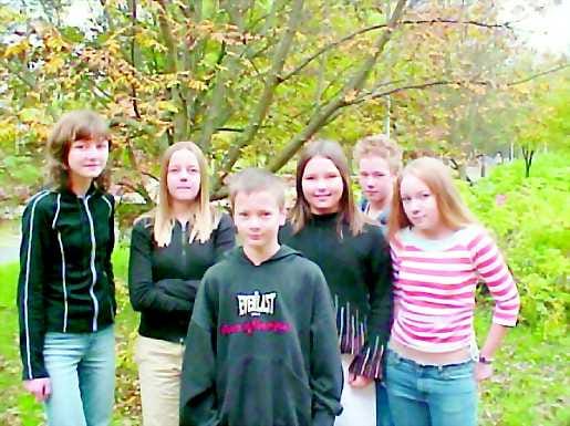 Oulun normaalikoulun seiskat Angela Khalashte (vas.), Maiju Jääskeläinen, Jari Ramberg, Petra Palovaara, Jutta Uusitalo ja Eetu Hintsanen viettävät jo syyslomaa tahoillaan.