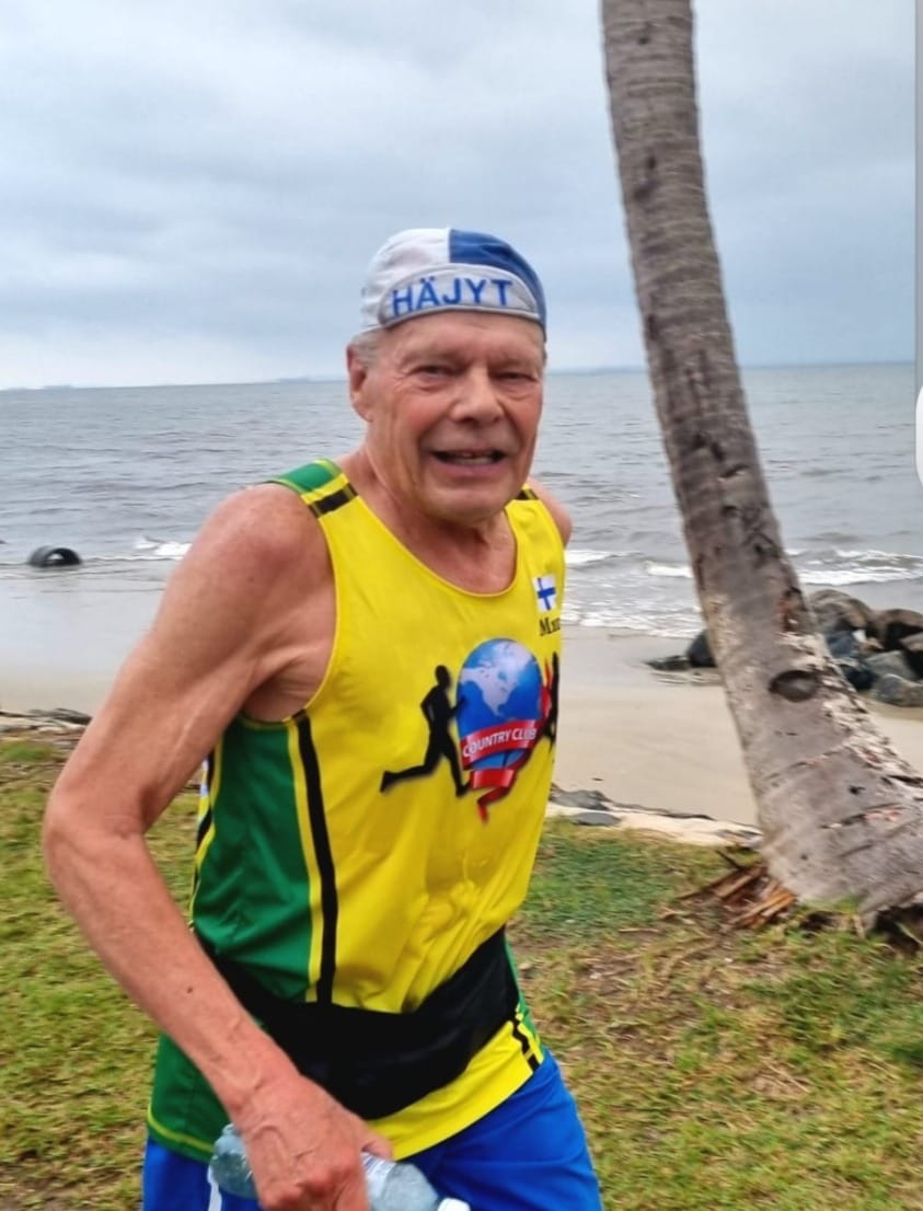 Mauri Volama vauhdissa viime kesänä Librevillen maratonilla Gabonissa.