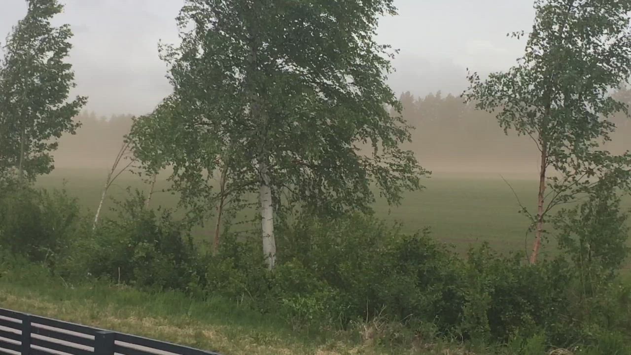 Tuuli nostatti hiekkamyrskyn Tyrnävällä