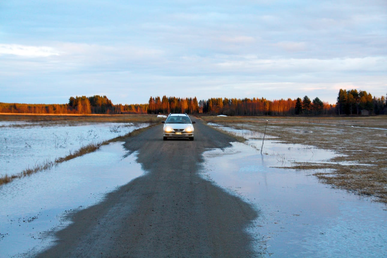 Esisuunnitelma Saarikosken ja Mankilan tulvalle herkkien tieosuuksien parantamisesta on valmistunut. Lähtökohtana on, että tulvasta huolimatta jokaiseen asuttuun kiinteistöön pääsisi ainakin kuorma-autolla. Muun muassa Pasontietä on korotettava. arkistouva: Sari Junnonaho