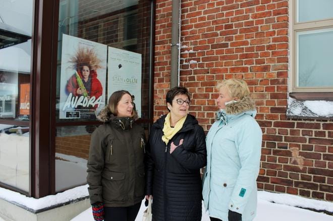 Kristiinan yhdistyksen Jessica Bårdsnes (vas.), Lisbeth Saxberg-Blomkvist ja Sari Länsivuori-Laine ovat mukana juhlavuoden rakentamisessa. KUVA: JARMO PANULA