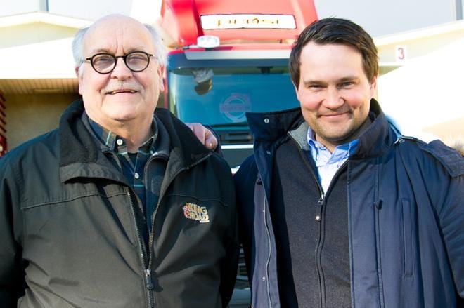 Matti ja Eero Haapala, isä ja poika, luotsaavat Prosin kuljetusliikettä. Firma on kasvanut tasaiseen tahtiin. KUVA: JORMA HAVULA