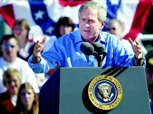Presidentti George W. Bush puolusti ankarasti suunnitelmaansa yksityisiin vakuutuksiin pohjautuvasta terveydenhoidosta.