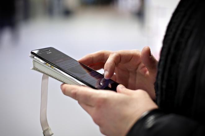 Koronavirustartuntoja jäljittävä sovellus auttaisi Suomea purkamaan rajoituksia. ARKISTOKUVA: TOMI KOSONEN