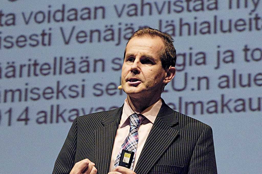 Itä- ja Pohjois-Suomen kehittämistyöryhmän puheenjohtaja Jouni Backman (sd.) puhui Pohjois-Pohjanmaan liiton Maakuntapäivillä maanantaina.