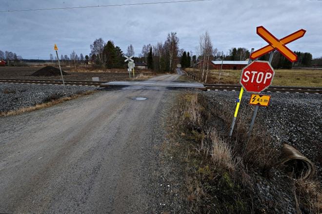 Rantala-niminen, vartioimaton tasoristeys on Seinäjoella kohdassa, jossa Karhuntie ylittää Vaasaan menevän radan. KUVA: KARI LÖFHJELM