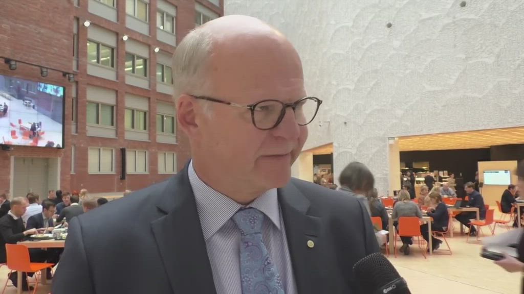 OP:n pääjohtaja Reijo Karhisen haastattelu