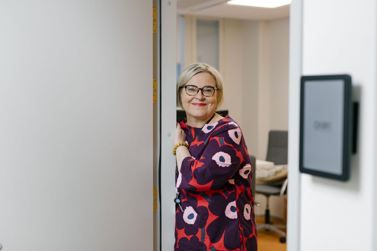 Kampus-opojen vastaanotolla jutellaan paitsi opiskelusta, myös muusta elämästä.