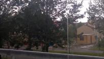 Aita kaatuu myrskyssä