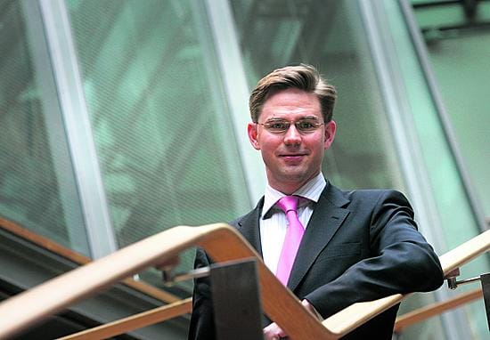 Kauhun tasapaino säilyy niin kauan, kun rahaa riittää jaettavaksi, ennustaa kokoomuksen puheenjohtaja Jyrki Katainen.