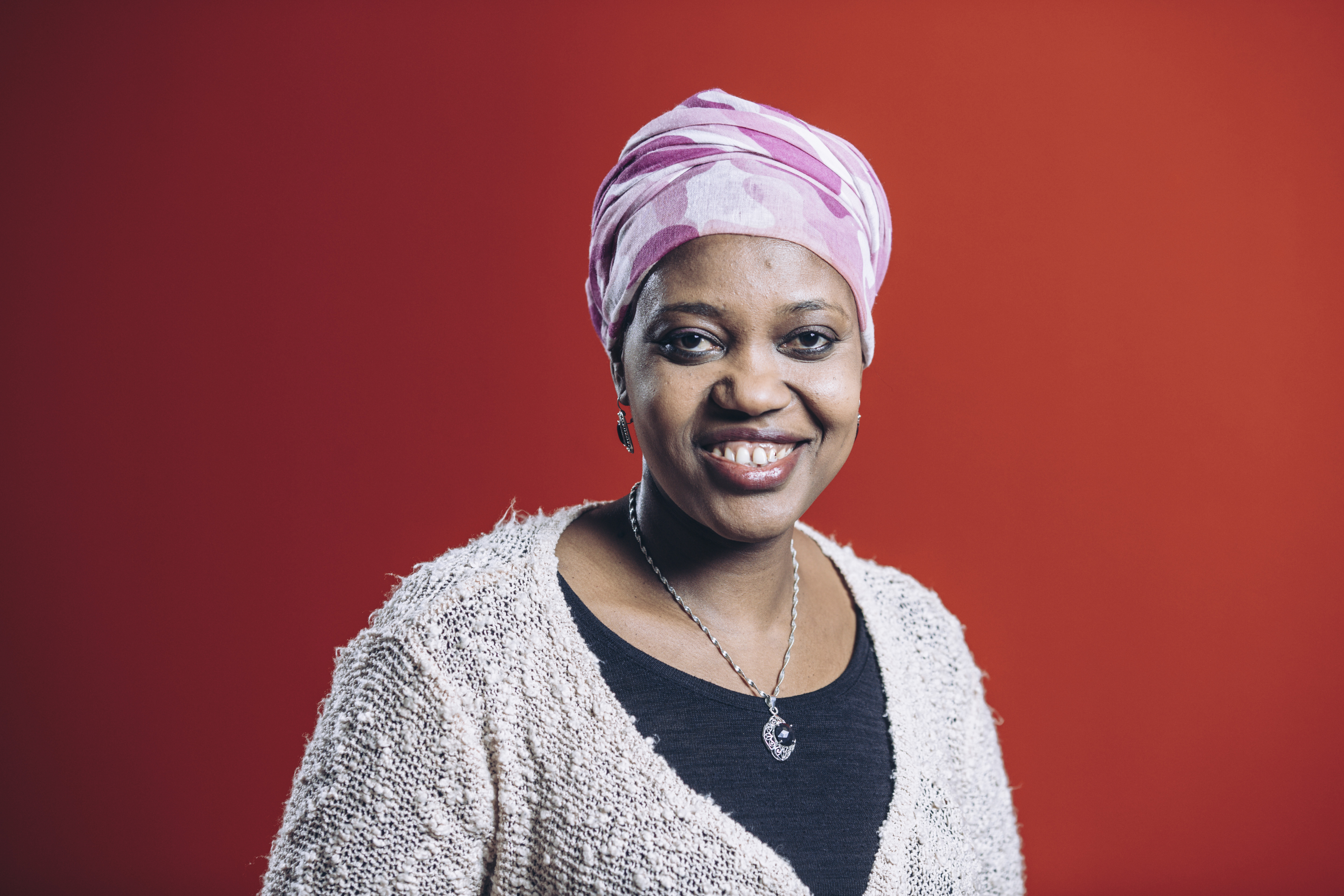 Somalitaustainen ensimmäisen polven maahanmuuttaja Batulo Essak, 48, opettaa lähihoitajia Helsingin Diakoniaopistolla. Hän myös koordinoi kehitysyhteistyötä Somaliaan.