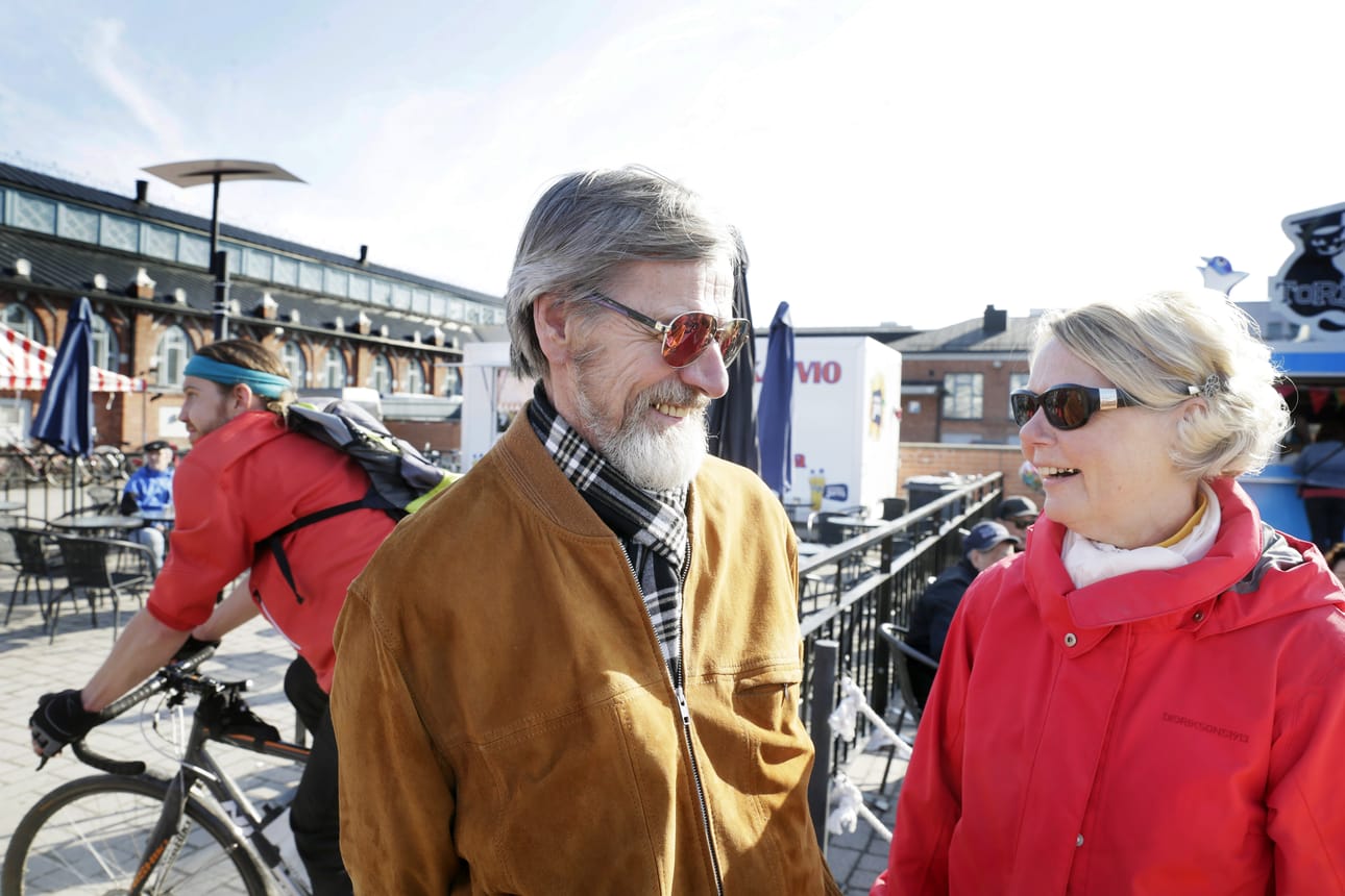 Vappu ja Raimo Hautala juhlivat hääpäiväänsä vappuna.