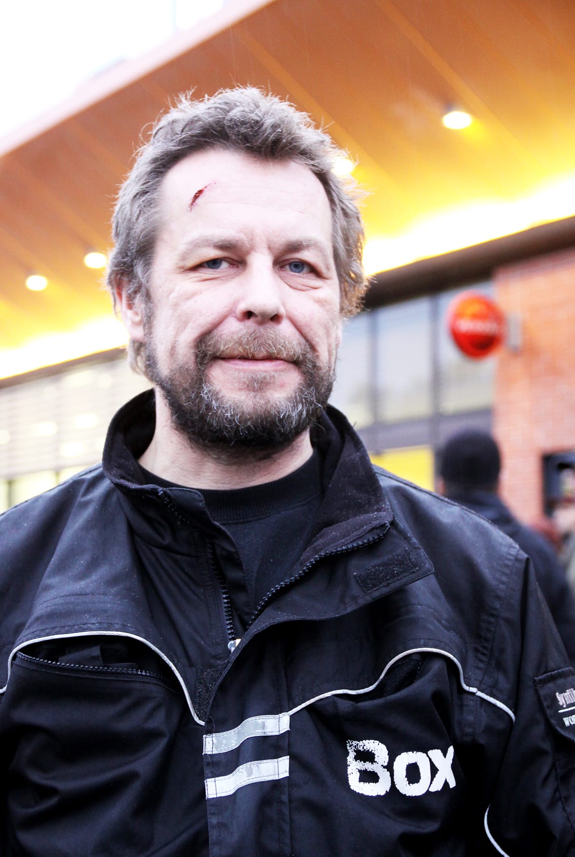 Mika Höyhtyä (pieni kuva) ylläpiti mielenosoituksen tapahtumasivua sosiaalisessa mediassa. Hän oli mielissään osanottajamäärästä. Kuvien perusteella kaikki mielenosoittajat eivät olleet Kempeleestä.