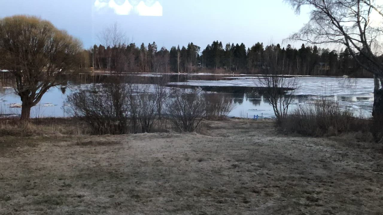 Timelapse-video Illinsuvannon jäiden lähdöstä