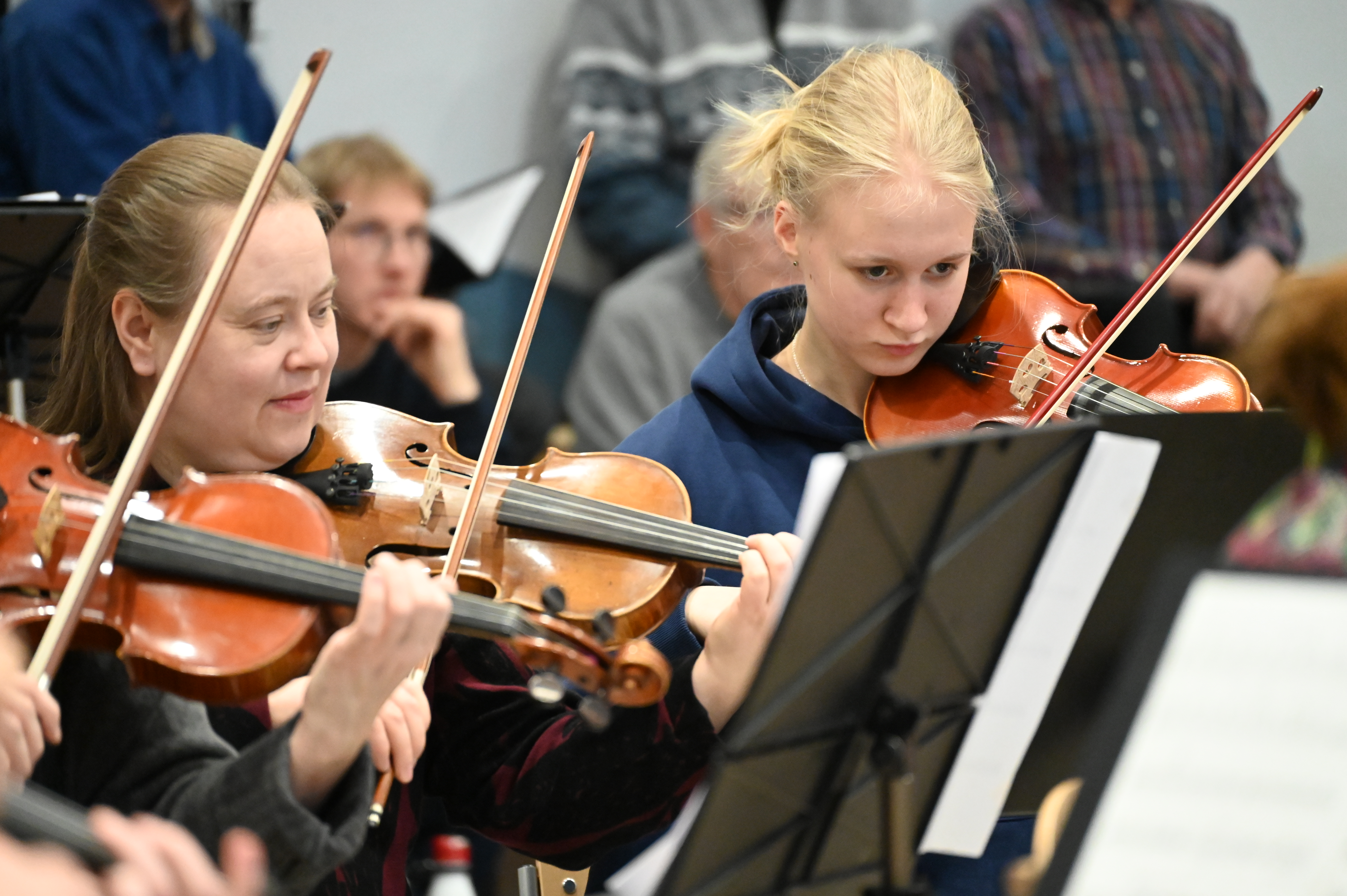 Kolmetoistavuotias Anitra Koski soittaa pian konsertissa, jollaista ei ole Jurvassa ennen nähty – "Vaikeatkin kappaleet sujuvat, kun jaksaa harjoitella"