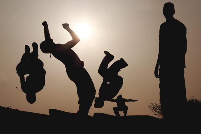 Temppuilua ja kehonhallintaa harjoitellaan Vimpelin parkour-kerhossa. ARKISTOKUVA
