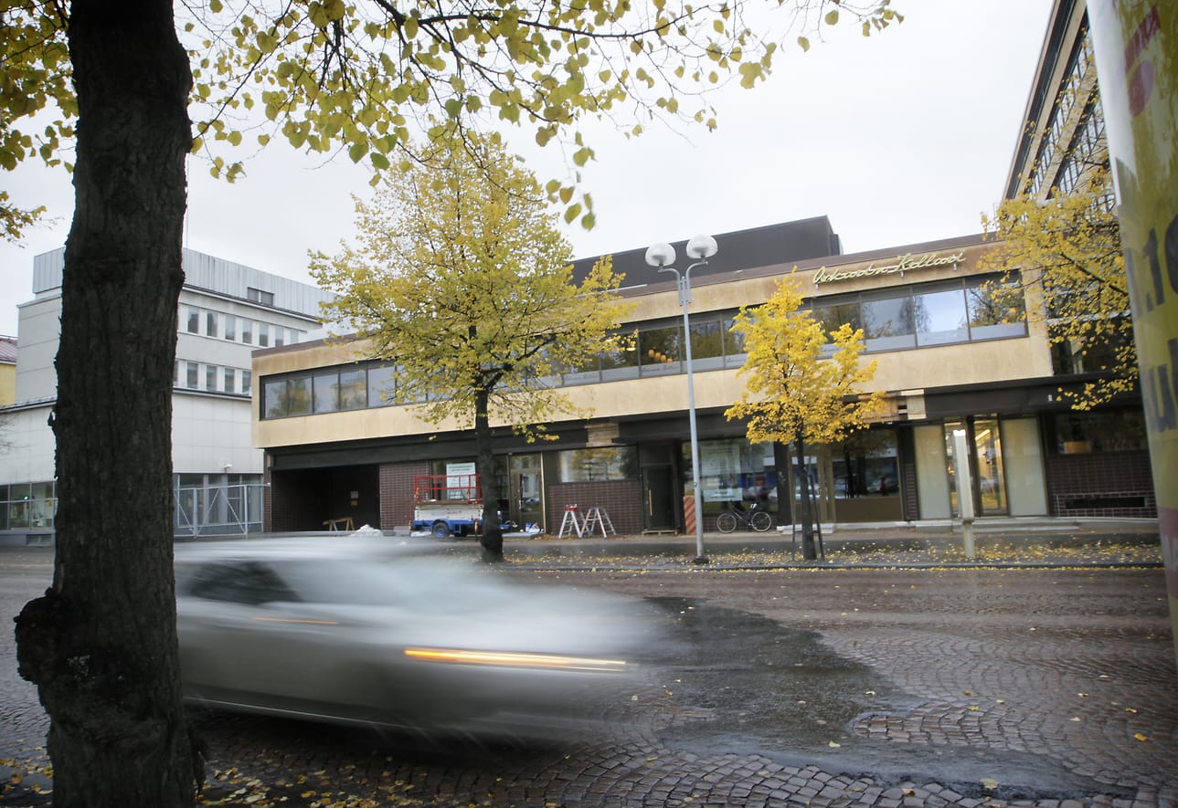 Karhinkulman Uudenkadun puoleiseen osaan sijoittuu kolme erityyppistä ruokravintolaa, Pakkahuoneenkadun puolelle yksi.