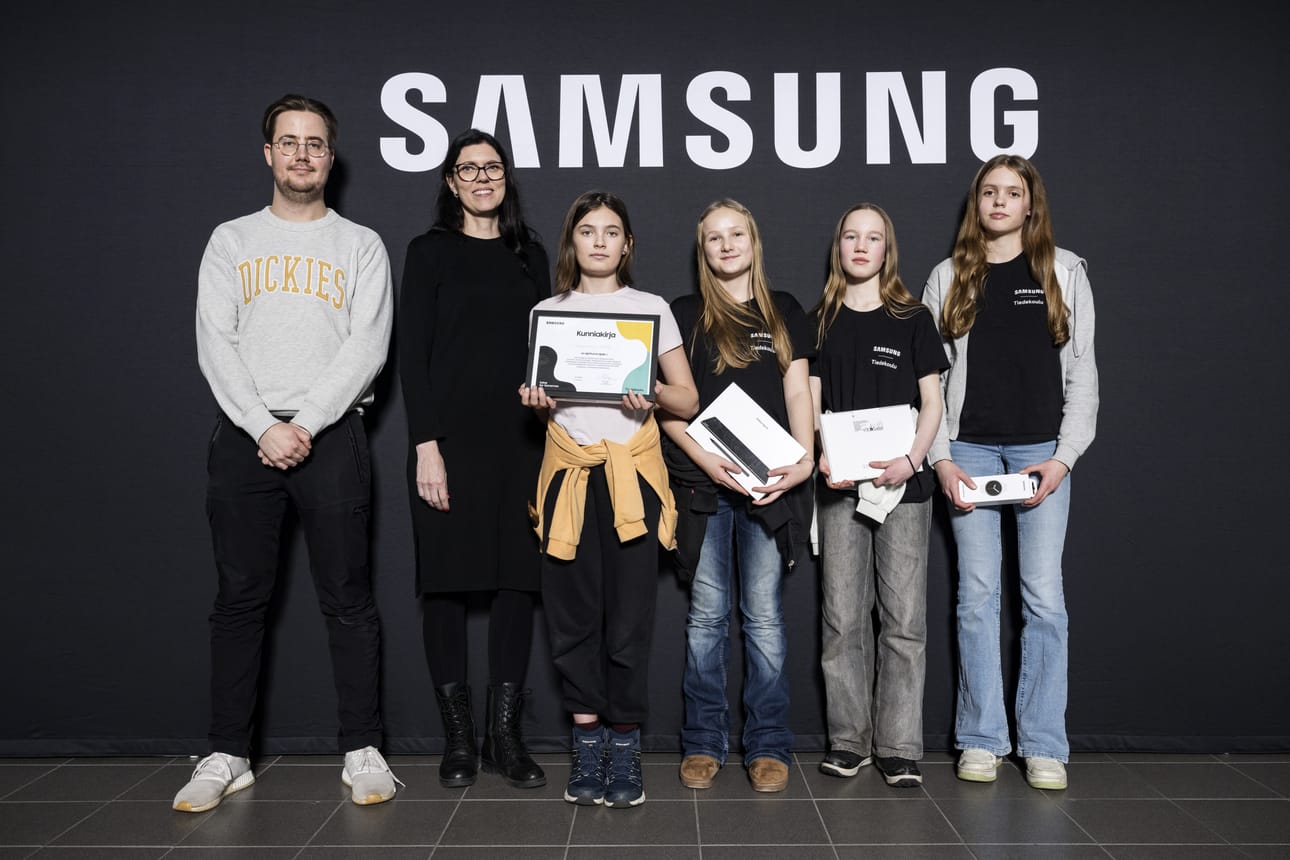 Laanilan koulun joukkueen muodostivat Liina Koskelo, Viola Pekkala, Hanna Lajunen ja Saimi Laakko. Joukkueen opettajina toimivat matematiikan, fysiikan ja kemian opettajat Anne Koivikko ja Niko Kulmala.