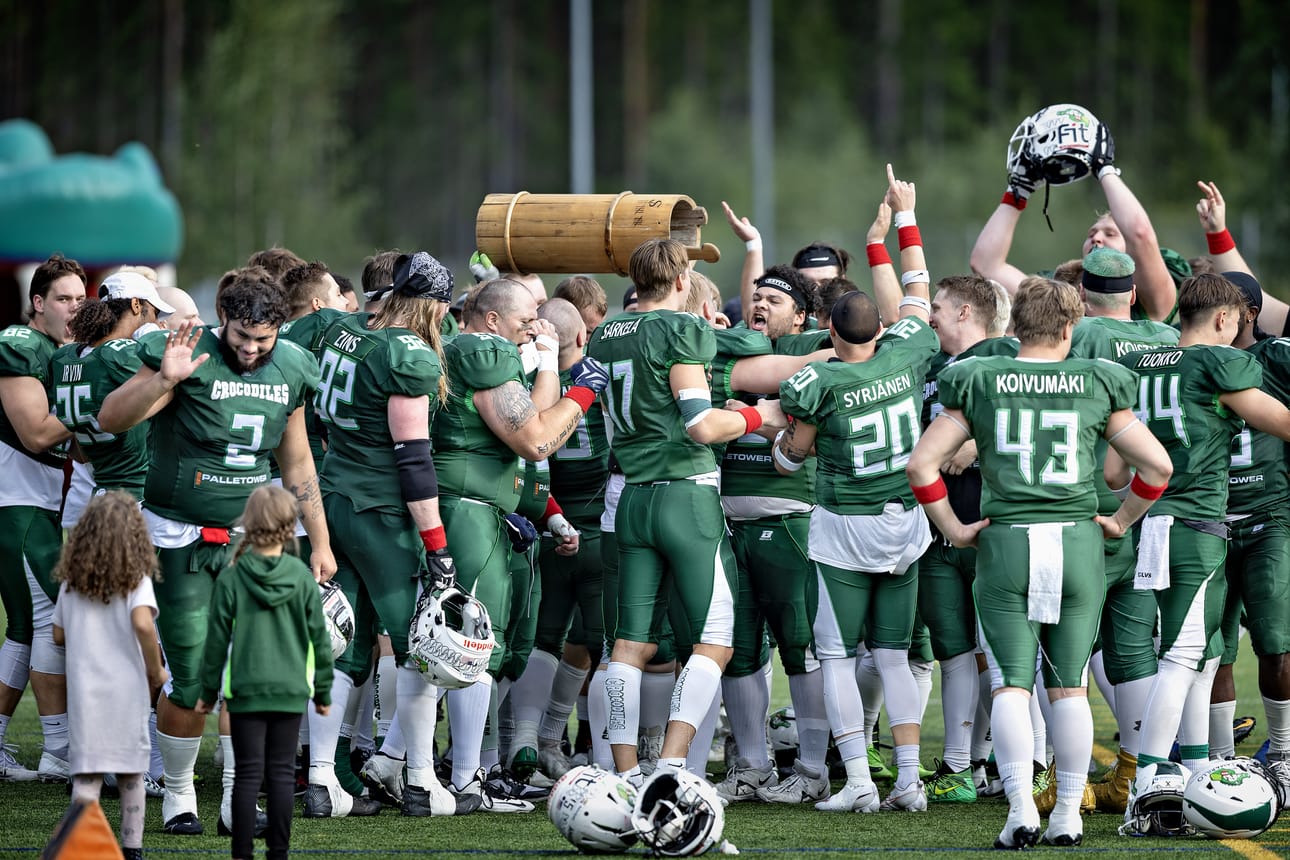 Crocodiles pääsi juhlimaan välierävoittoa paikallisvastustaja Royalista.