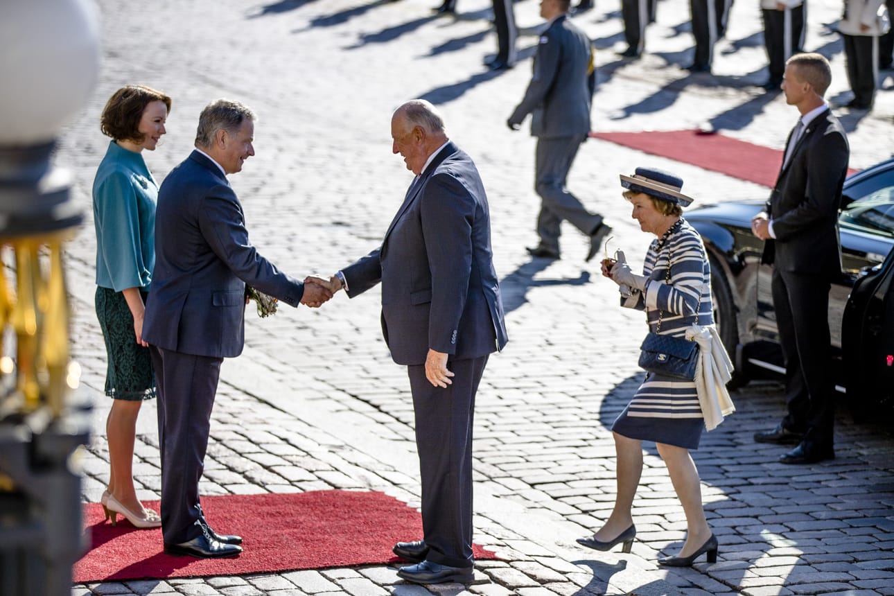 Tiistaina Norjan kuningas Harald V ja kuningatar Sonja kävivät vierailulla Presidentinlinnassa, jossa heitä vastaanottamassa olivat presidentti Sauli Niinistö ja rouva Jenni Haukio.