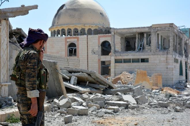 Syyrian Raqqassa käytiin vuonna 2017 ankara taistelu kaupungin herruudesta. Lopulta Yhdysvaltain johtama liittouma ajoi äärijärjestö Isisin pois. 80 prosenttia kaupungista on tuhoutunut. KUVA: YOUSSEF RABIE YOUSSEF/EPA