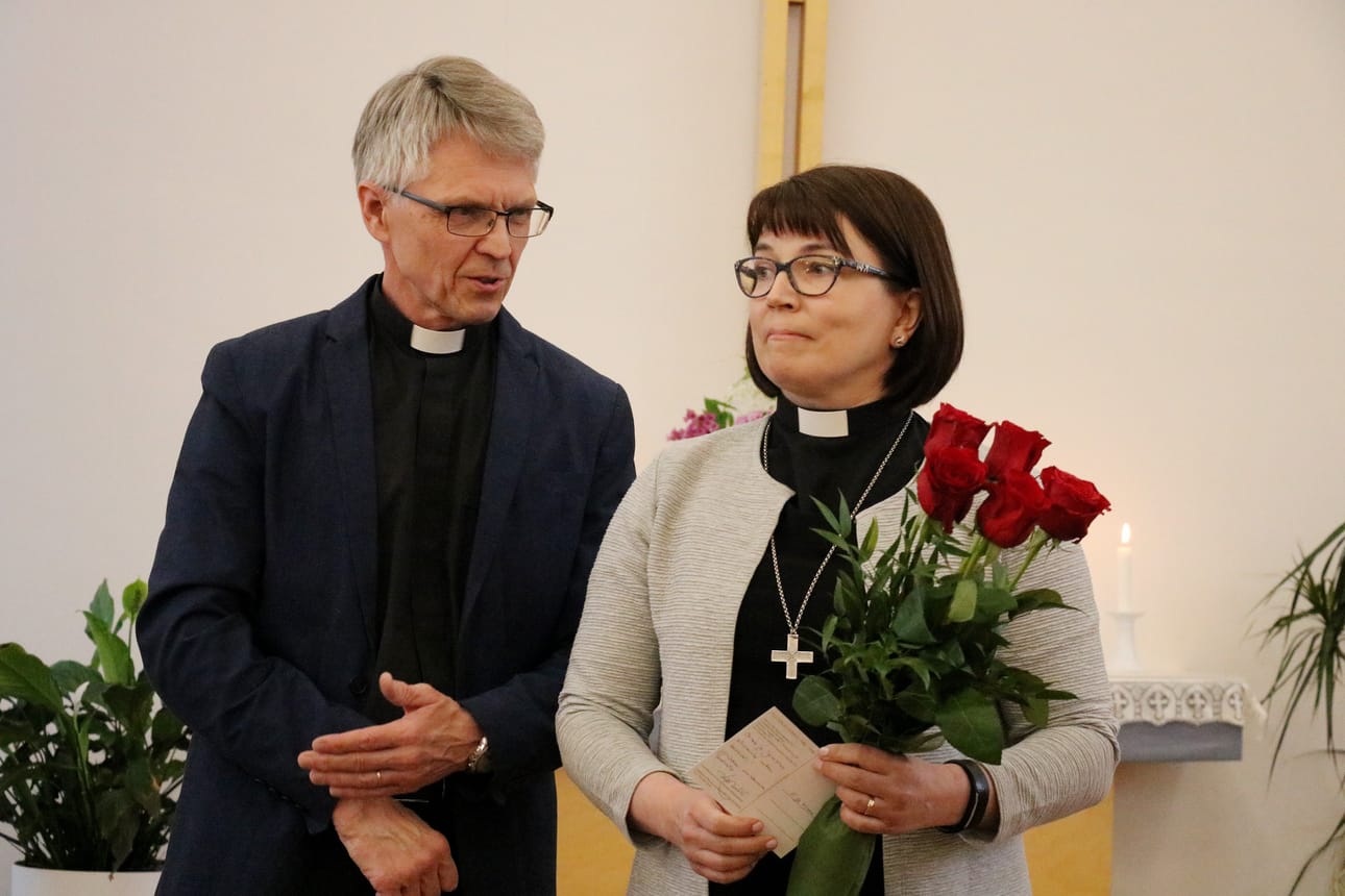 Eija Nivala on Ylivieskan seurakunnan yhdestoista kirkkoherra. Hän seuraa tehtävässä eläkkeelle jäävää kirkkoherra Timo Määttää.