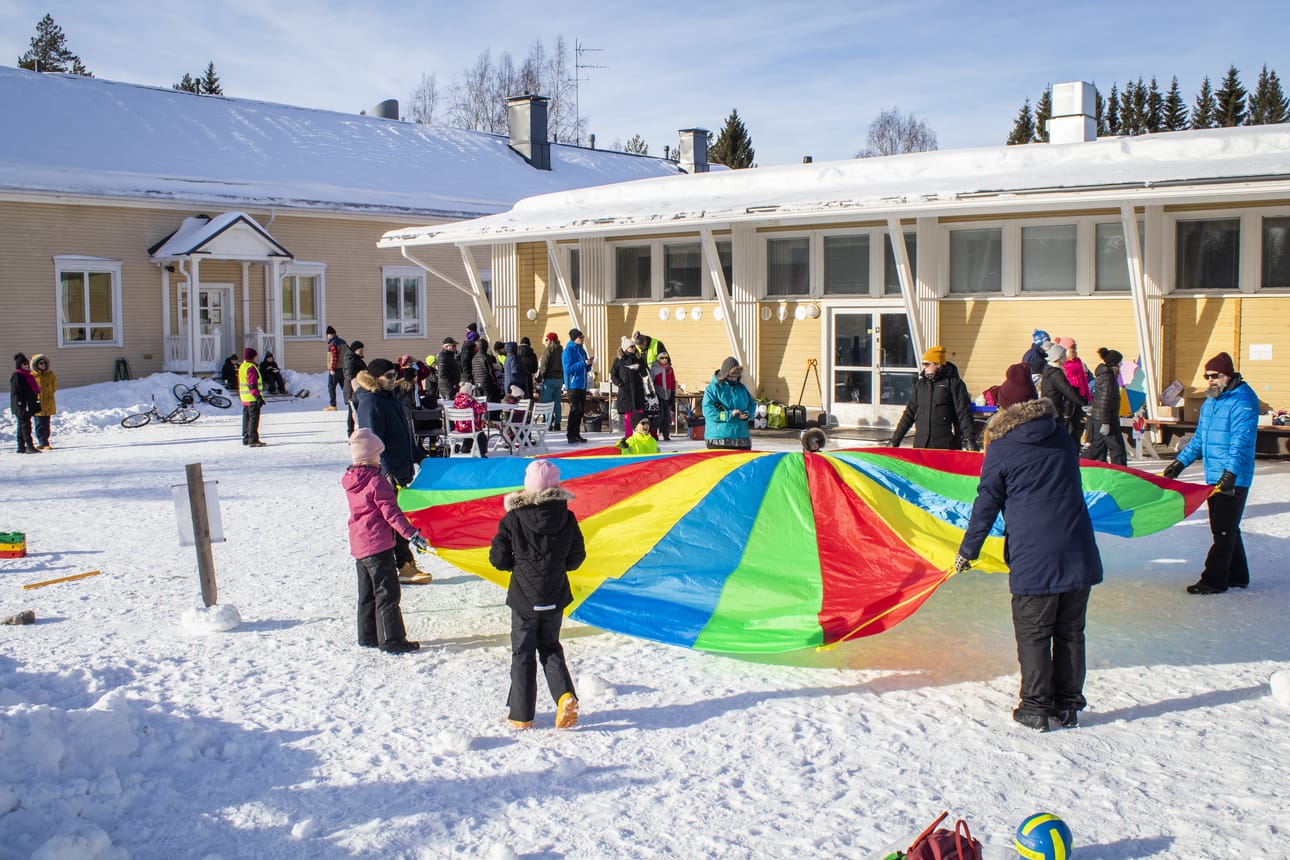 Kaunis talvikeli ja pitkä eristäytymisen aika saivat porukan liikkeelle Temmeksellä.