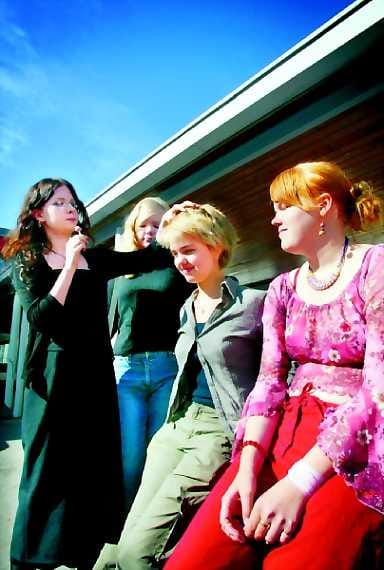 Tärkeintä itse loma. "Pääasia on, että kesäloma pidetään", Kastellin yläasteen ysiluokkalaiset Sini Rintahaka (vas.), Milla Bankowski, Maija Paavola ja Tiina Hietala ilmoittavat.