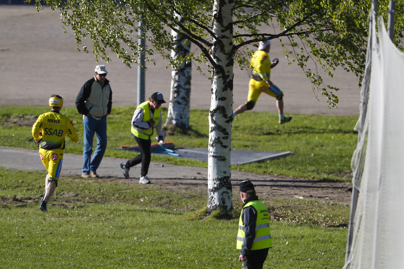 Vieraat innostuivat paukuttelemaan kakkospuolelta kunnareita avausjakson kolmannessa vuoroparissa.