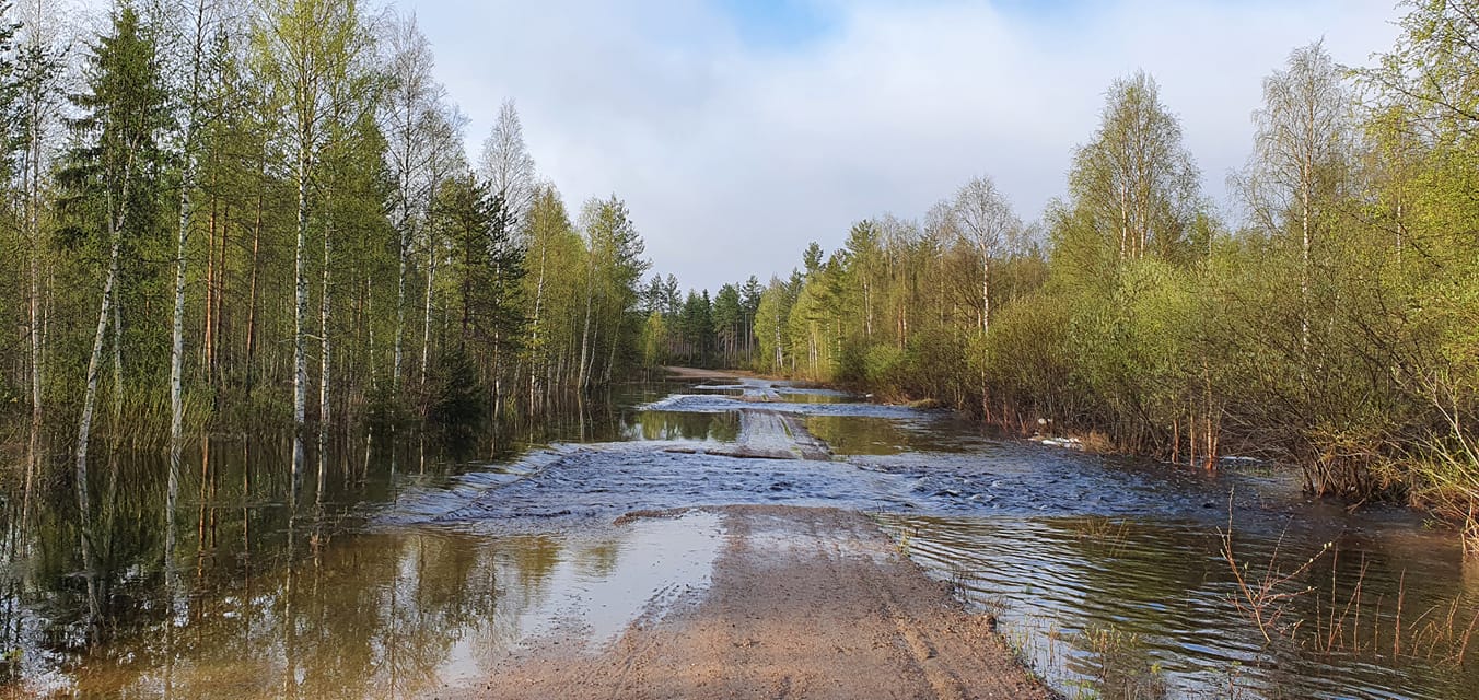Länsirannantie meni poikki tulvan vuoksi.