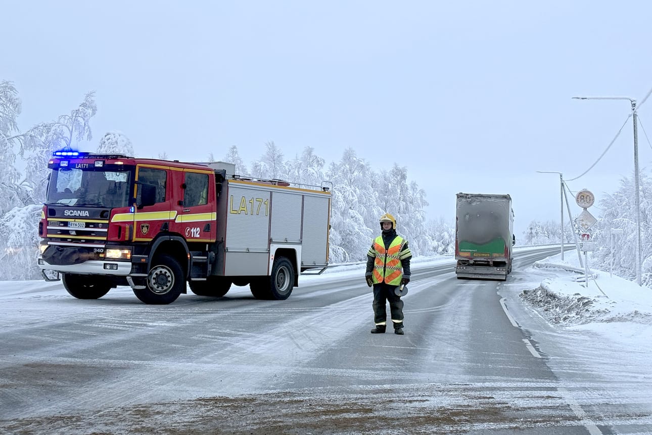 Nelostien liikenne ohjattiin tiistaina kiertotielle Tervolan Koivun kohdalla sattuneen onnettomuuden takia. Kuva on otettu aamuyhdeksän aikaan.