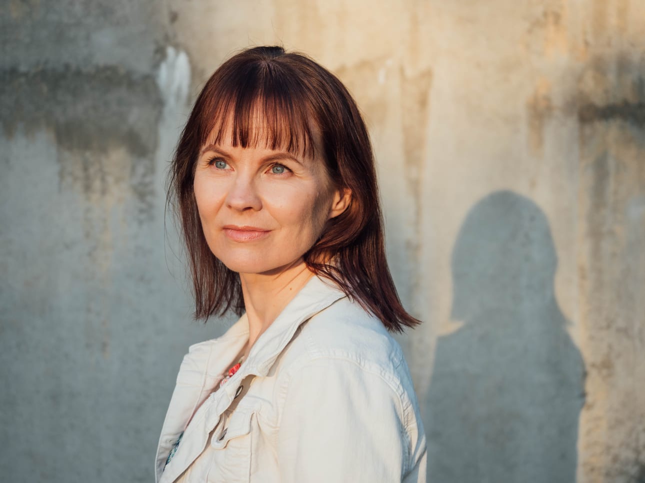 Marisha Rasi-Koskinen kirjoittaa sekä nuorille että aikuisille. Nuortenromaani Auringon pimeä puoli (2019) sai lasten- ja nuortenkirjallisuuden Finlandia-palkinnon.