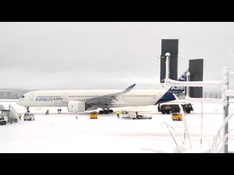 Airbusia hinataan Rovaniemen lentokentällä