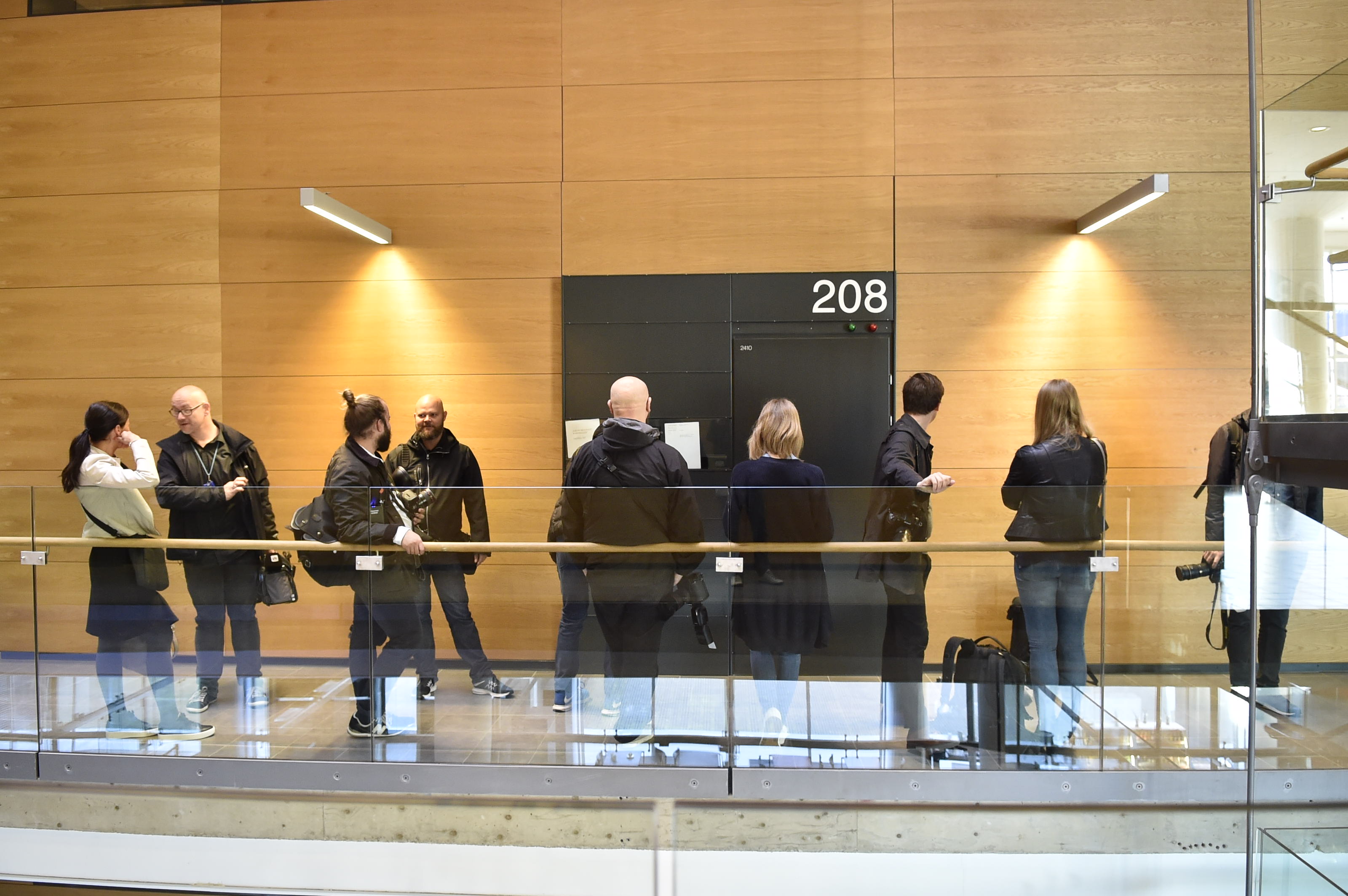 Tiedotusvälineiden edustajat eivät saaneet seurata käsittelyä, vaan se käydään suljettujen ovien takana.