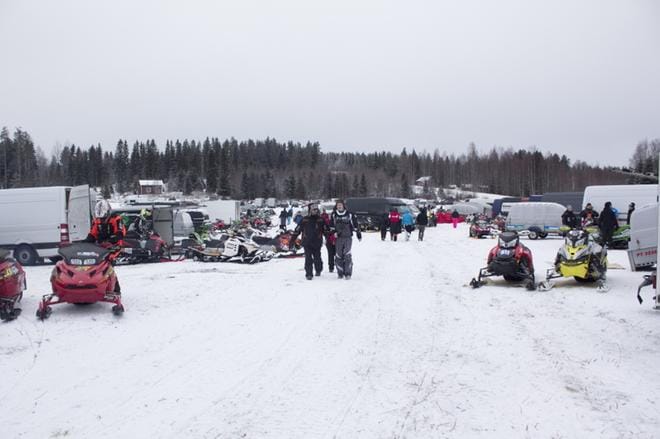 Kelkkailijat olivat tyytyväisiä Soinin kisojen järjestelyihin. Yleisöäkin oli paikalla arviolta liki kolmensadan paikkeilla.