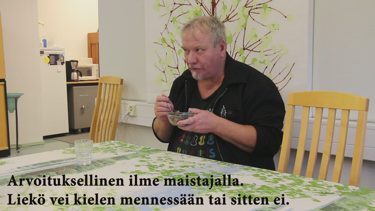 Katso video: Toimitus testaa miltä maistuu rättänä?