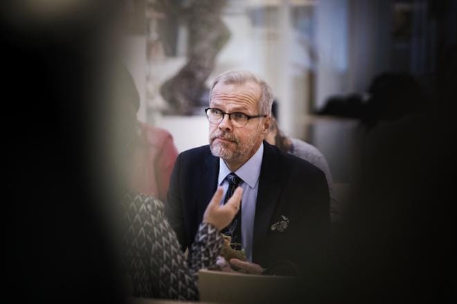 Kuntaliitoskoordinaattori Olavi Kalevan tulee laatia marraskuun loppuun mennessä luonnos Vaasan ja Mustasaaren yhdistymissopimukseksi. KUVA: JARNO PELLINEN