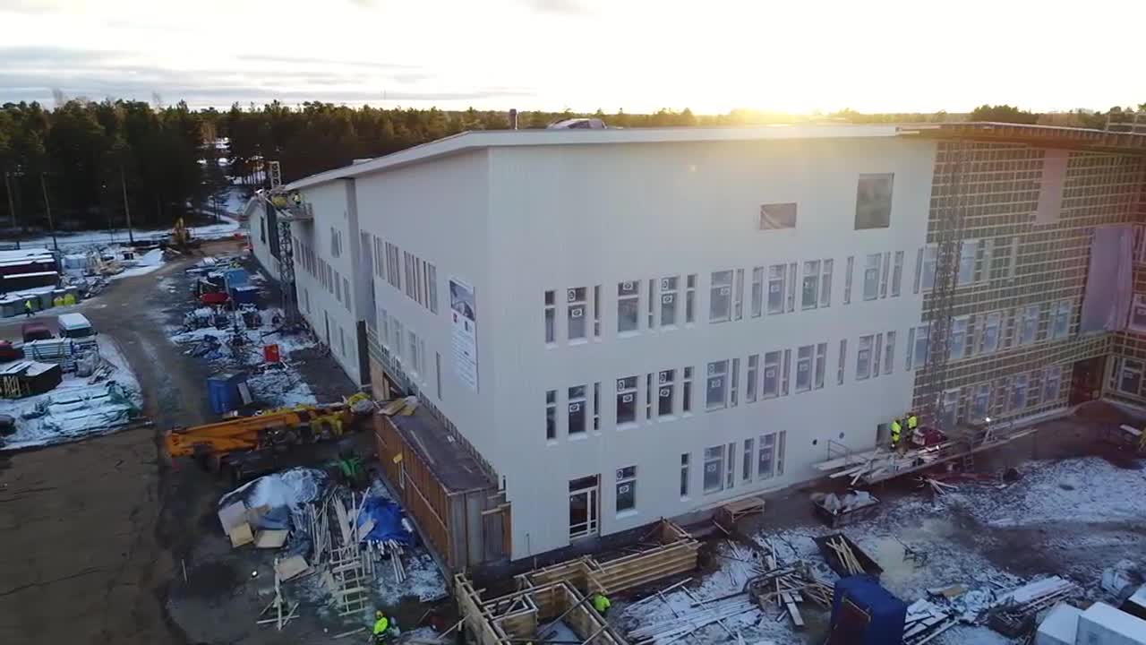 Antinkankaan monitoimitalo harjakorkeudessa