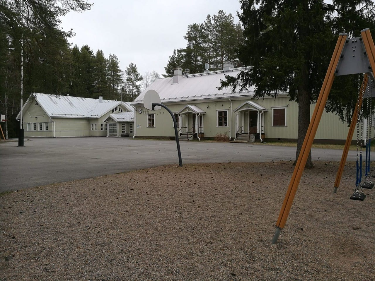 Kaksikerroksien Keiskan koulun vanhin osa on rakennettu vuonna 1929.