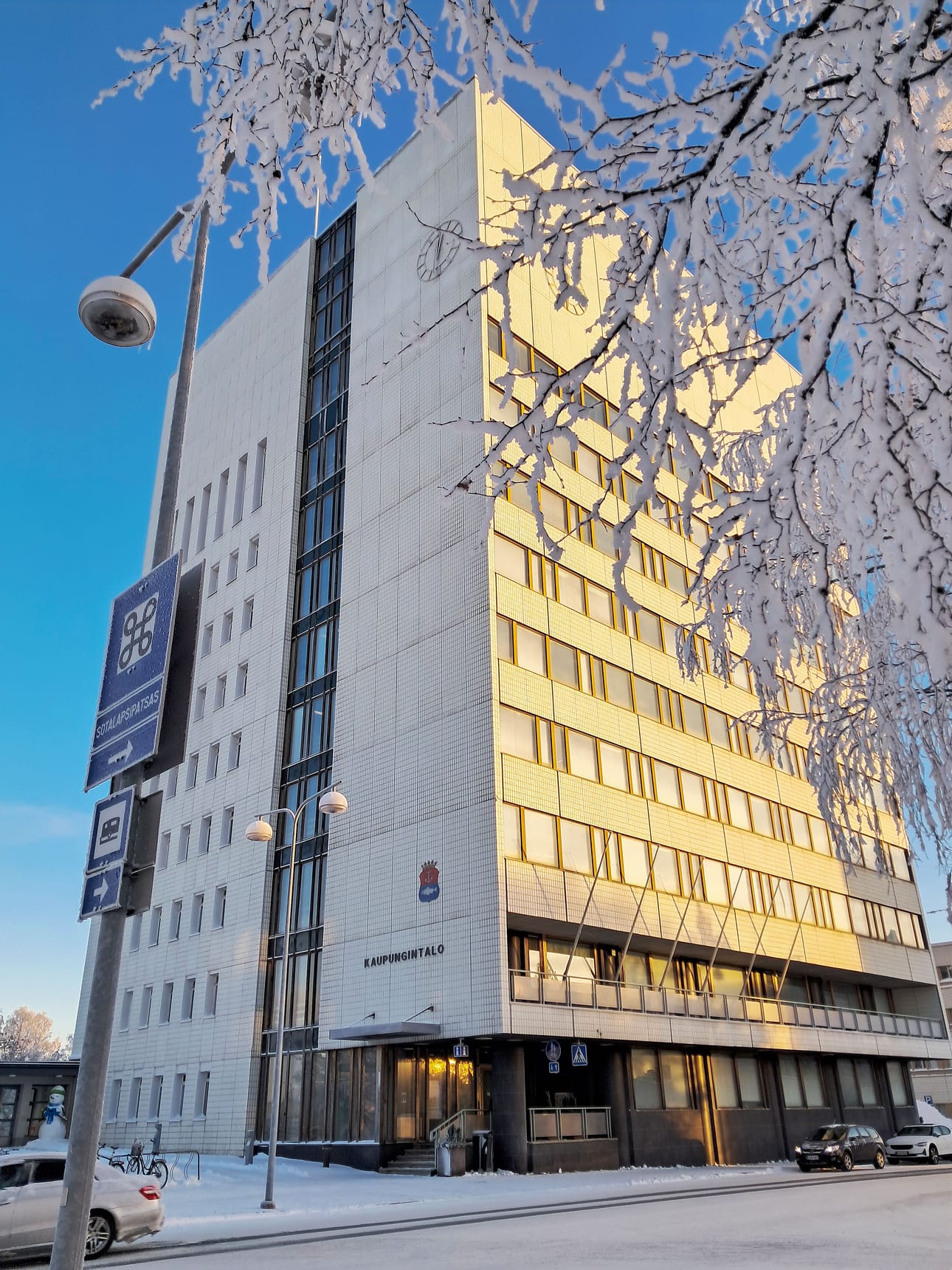 Kemi on osapuolena kiistassa keskustan kerrostalotontin hinnasta ja Ajoksessa olevan kiinteistön etuosto-oikeudesta, jonka kaupunki menetti muotovirheen vuoksi.