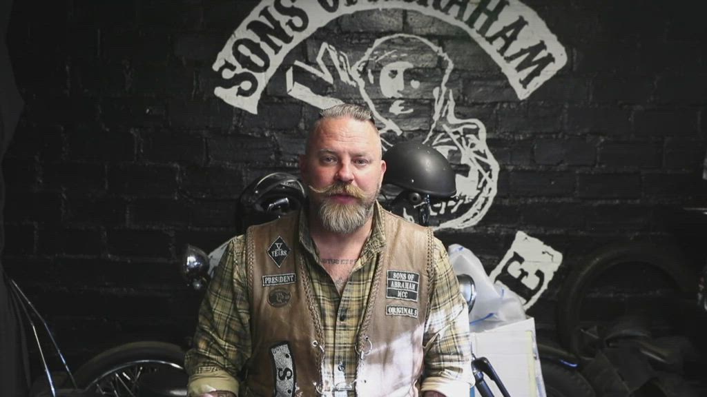 Koulu saattaa olla ainoa turvallinen paikka - motoristi Ari Santaharju puhuu kiusaamista vastaan