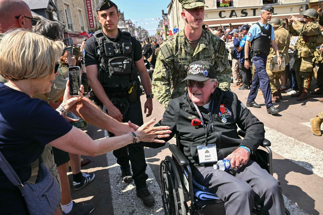 Yleisesti nimellä D-Day tunnettua päivää muistellaan juhlavin menoin maihinnousupaikoilla Normandiassa. LEHTIKUVA/AFP