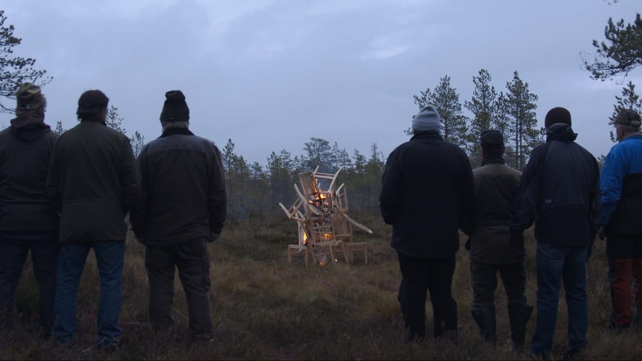Dokumenttisarjassa nähdään puhuttelevaa kuvaa paikallisten yrittäjien kokoontumisesta.