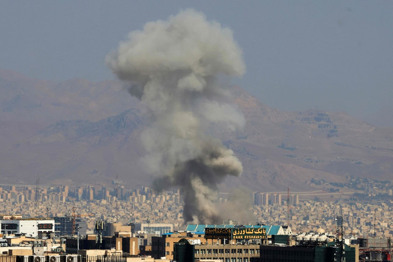 Israelin iskuissa Iraniin on kuollut satoja ihmisiä. Viime viikolla Israel iski muun muassa maan pääkaupunkiin Teheraniin. LEHTIKUVA/AFP