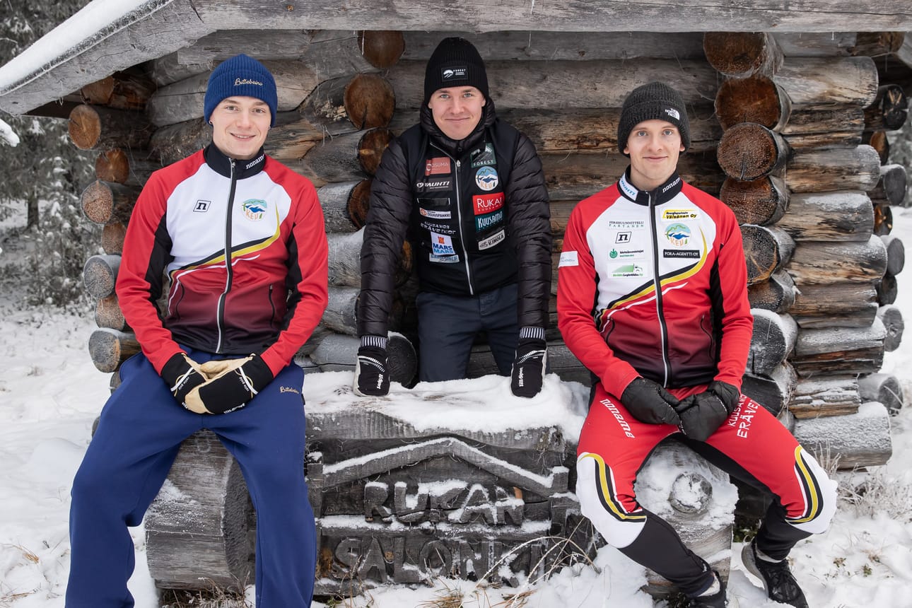 Kalle Parantainen (vas.), Arsi Ruuskanen ja Juuso Tossavainen satsaavat Rukan Suomen Cupissa sunnuntain yhteislähtökisaan. Kaiken osuessa sunnuntaina kohdalleen, nähdään koko kolmikko kisaamassa myös seuraavan viikonlopun maailmancup-kisoissa.