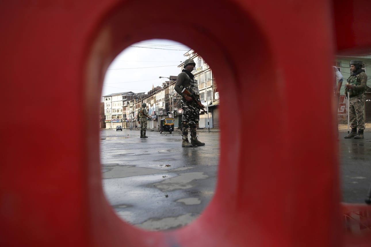 Intian ja Pakistanin kiristyvät jännitteet Kashmirin alueella nostivat esille huolen maiden ydinasevarustelusta.