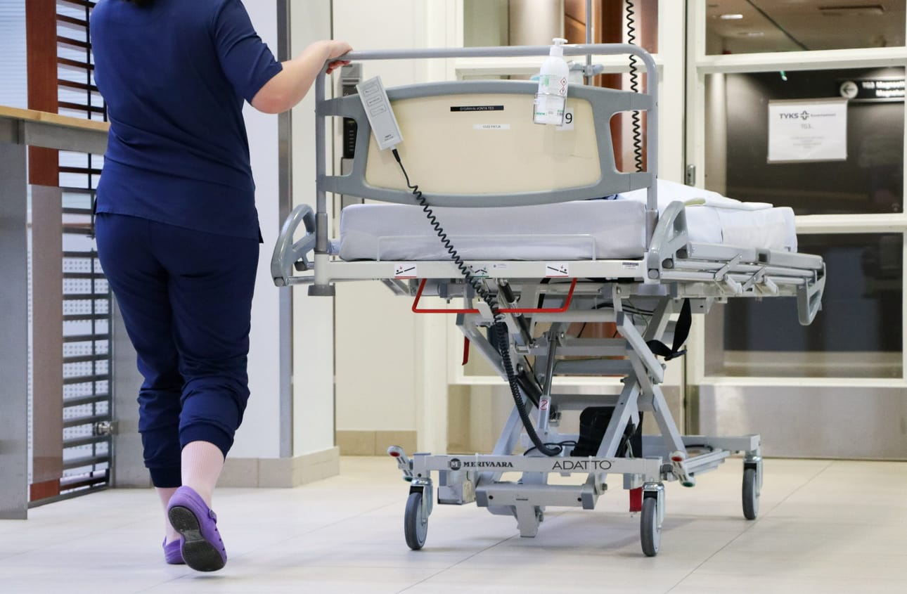 Terveyskeskusmaksua nostetaan viidenneksellä, minkä lisäksi hammashoidon maksut kallistuvat. Myös päiväkirurgian ja poliklinikkamaksut kallistuvat.